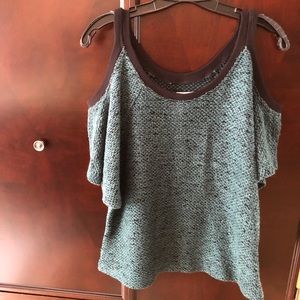 🌈Bcbg cold shoulder top